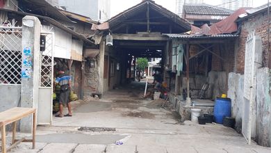 Rumah Area Premium Jembatan Besi, Jakarta Barat - Harga Menarik 19,5 Miliar