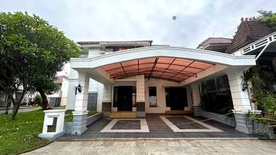 For Sale rumah Mewah di Legenda Wisata, Jakarta Timur - LT 330m²