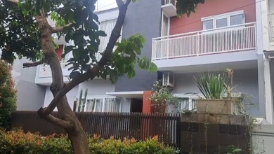 Penawaran Langka, rumah Mewah di Cibubur, Jakarta Timur, LB 200m²