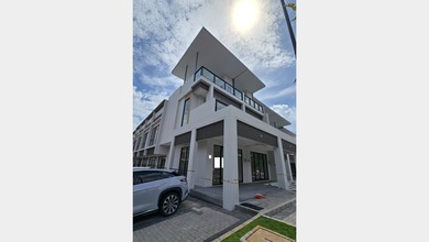 Disewakan Ruko Sorrento Grande East 3 Lantai di Gading Serpong, Tangerang