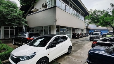 Gedung komersial strategis Sekali siap pakai dan untuk usaha lain di Keb Baru JAKSEL TURUN  Harga Nego