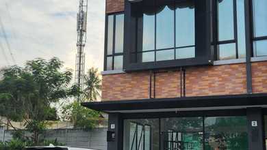 Ruko Langka Posisi Hook Hadap Jalan Boulevard 3 Lantai di Victoria Lane Alam Sutera Tangerang