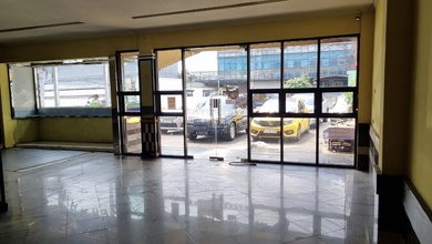 Ruko Tempat Usaha Strategis di Bulevard Galaxy Lahan Parkir Luas Lt 380 Lb280