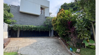 Rumah Area Luxury BSD, Tangerang Selatan - Harga Menarik 23,5 Miliar