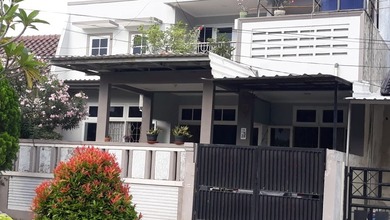 Rumah Dijual di Serpong Villa Melati Mas, Tangerang Selatan, LB 250m², Harga Kompetitif!