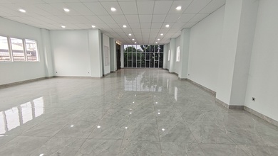 Gedung 4,5 Lt Ada Lift Dekat Otista, Jaktim