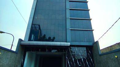 Gedung Baru 4,5 Lantai Luas 726 M2 Ada Lift Dekat Jatinegara, Jaktim