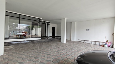 Gedung Baru 5 Lantai + 1 Rooftop Luas 755 M2 Ada Lift Dekat Cawang, Jaktim