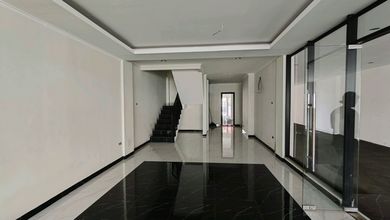 Gedung 4 Lantai Luas 1.034 M2 Ada Lift Dekat Otista, Jaktim