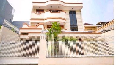 Rumah Sewaan Murah di Gajah Mada, Jakarta Pusat,  KT, Harga 210 Juta /tahun