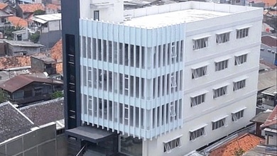 Gedung 5 Lantai Luas 2.107 M2 Ada Lift, Harga Nego Dekat Utan Kayu, Jaktim