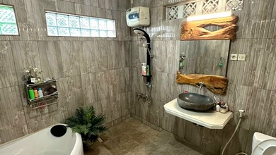 Kesempatan Rumah di Ciluar, Bogor, LB 200m², Harga 1,1 Miliar