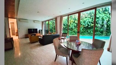 Penawaran Eksklusif, rumah Mewah di patra kuningan, Jakarta Selatan, LB 439m²