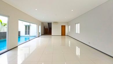 Disewakan Rumah Nyaman di Kebayoran Baru, Jakarta Selatan, LT 275m²