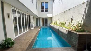 Sewa Rumah Nyaman di Senopati, Jakarta Selatan, LT 260m²