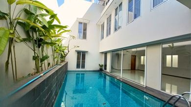 Sewa Rumah Siap Huni di Senopati, Jakarta Selatan, LT 275m²