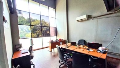 Ruko 4 Lantai dengan Modern Industrial Interior Style  di Benhil