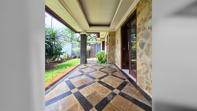 Rumah Mewah di Senayan, Jakarta Selatan, 3 Kamar Tidur, LT 510m²