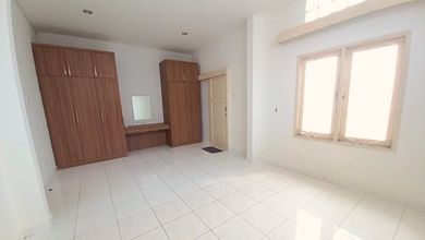 Rumah Semi Furnished Daerah Strategis di Menteng