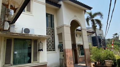 Rumah Mewah di Pulomas, Jakarta Timur, 4 KT, LT 372m²