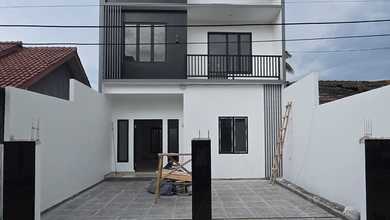 Rumah Dijual di Serpong, Tangerang Selatan, LB 160m², Harga Kompetitif!