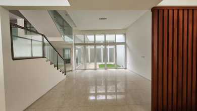 Rumah Elegan di Citra Garden, Jakarta Barat, 5 Kamar Tidur, LT 288m²