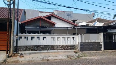 Rumah Area Premium Taman Surya, Jakarta Barat - Harga Menarik 3,8 Miliar