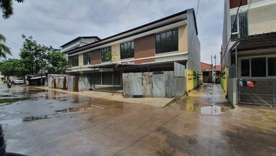 Ruko 2 Lantai Depan Jalan Raya Mekar Puspita Cocok untuk Usaha