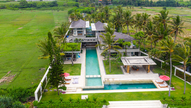 Absolute Beachfront Villa di Tabanan Bali 