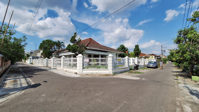 Rumah Elegan di Jajar, Solo, 4 KT, LT 850m²