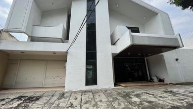 Hunian Elegan di Bangka, Jakarta Selatan, 4 Kamar Tidur, LT 702m²