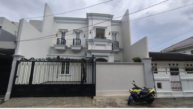 Hunian Mewah di Joglo, Jakarta Barat, 4 KT, LT 200m²