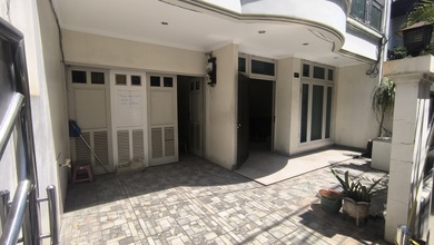 Hunian Elegan di Green Ville, Jakarta Barat, 5 KT, LT 144m²