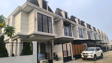 Kesempatan Langka, rumah Prestisius di Pegadungan, Jakarta Barat, LB 155m²
