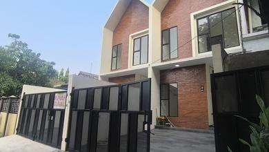 Rumah Siap Pakai di Area Meruya, Jakarta Barat, LT 125m²