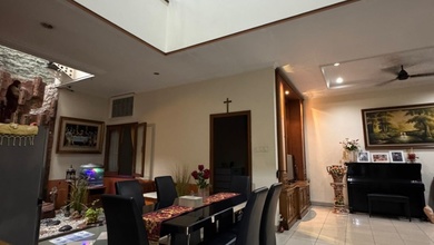 Hunian Elegan di Permata Buana, Jakarta Barat, 4 KT, LT 200m²