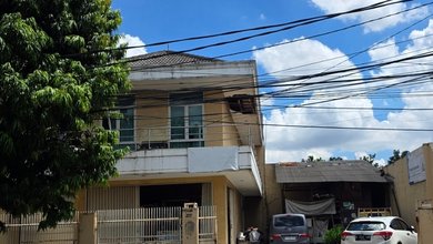 Disewakan Bangunan Komersil Jalan Raya Meruya Utara Parkir Luas