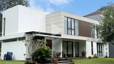 Rumah Area Premium BSD, Tangerang - Harga Menarik 7,5 Miliar