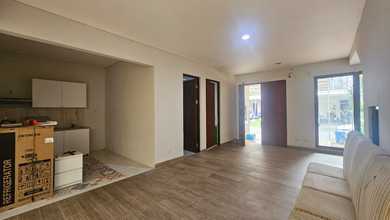 Rumah Mewah di Kawasan BSD, Tangerang, LB 150m², Harga 3,2 Miliar