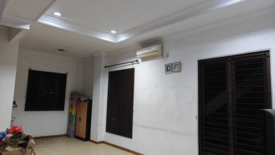 di Ruko Jalan Raya Serpong, Tangerang Sudah Renovasi