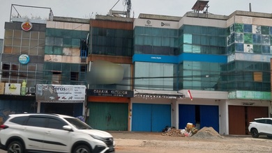 Ruko di Jalan Raya Serpong, Tangerang