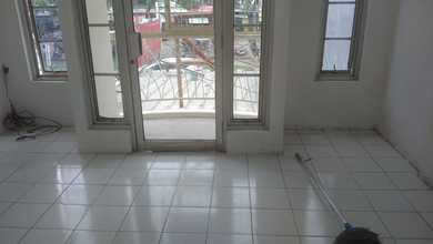 Disewakan Ruko Taman Palem Lestari  Hadap jalan 3 Lantai