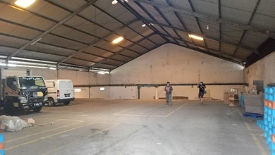 Gudang Ada Ruko, Mess Karyawan, Raung Kantor di Jalan Raya Parakan Pamulang, Tangerang Selatan