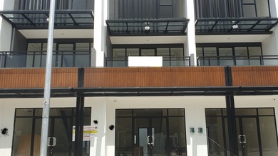 Disewakan Ruko Hampton Boulevard 3 Lantai Gading Serpong, Tangerang