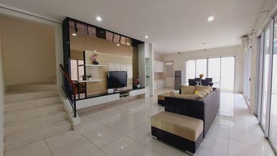 Rumah Sewa Murah Lokasi BSD De Park, Tangerang, LB 300m²