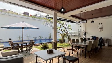 Rumah Mewah di Kawasan Sutera Jingga Alam Sutera, Tangerang, LB 400m², Harga 11,7 Miliar