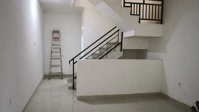 Dijual Rumah Model Ruko di Kamp Bali Dekat Citra 1