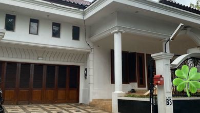 Rumah Mewah di Kawasan Pasar Minggu, Jakarta Selatan, LB 200m², Harga 13,9 Miliar
