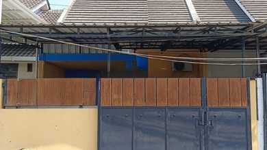 Kesempatan Rumah di Medokan Ayu, Surabaya, LB 150m², Harga 700 Juta