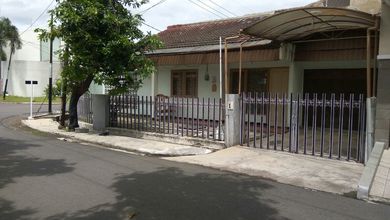 Rumah Dijual di Kutisari, Surabaya, LB 143m², Harga Terbaik!